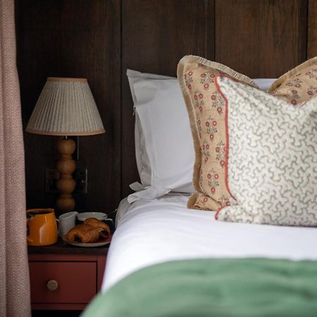 Worplesdon Place Hotel Guildford Eksteriør billede