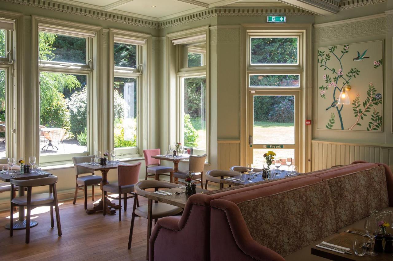 Worplesdon Place Hotel Guildford Eksteriør billede