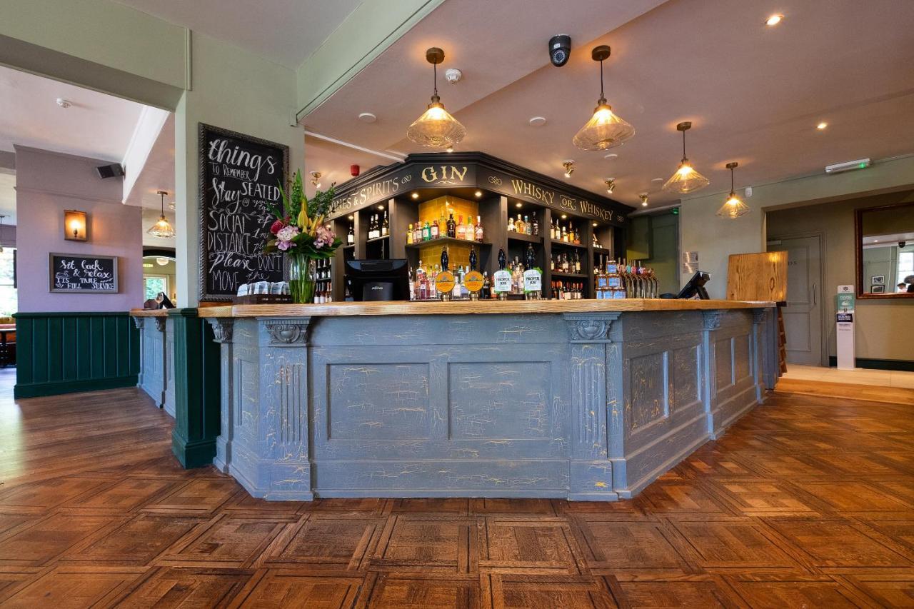 Worplesdon Place Hotel Guildford Eksteriør billede