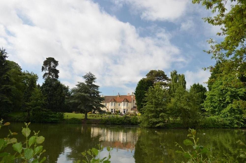 Worplesdon Place Hotel Guildford Eksteriør billede