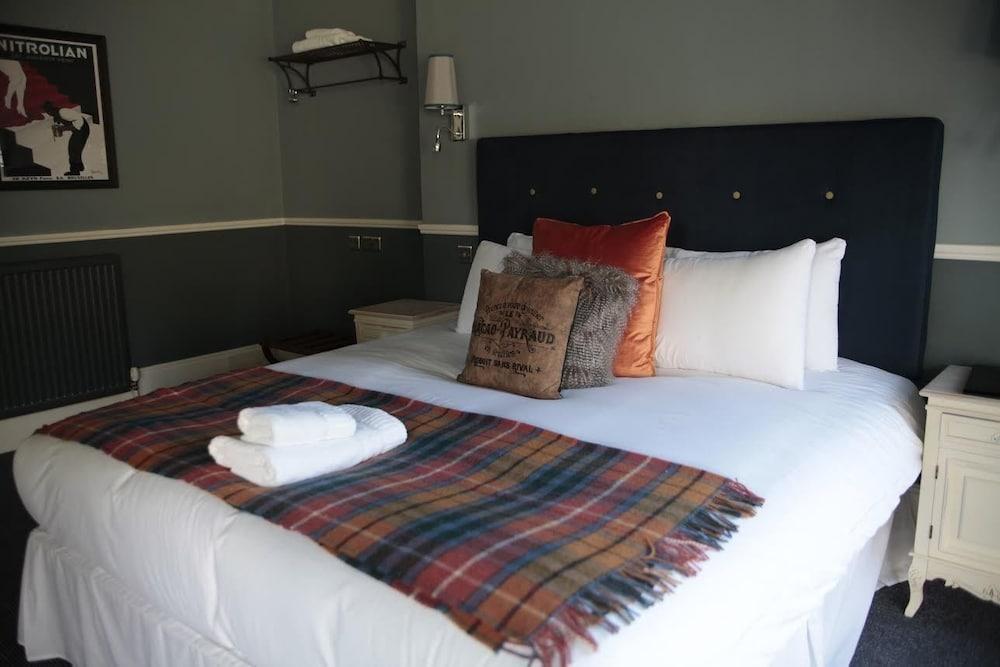 Worplesdon Place Hotel Guildford Eksteriør billede