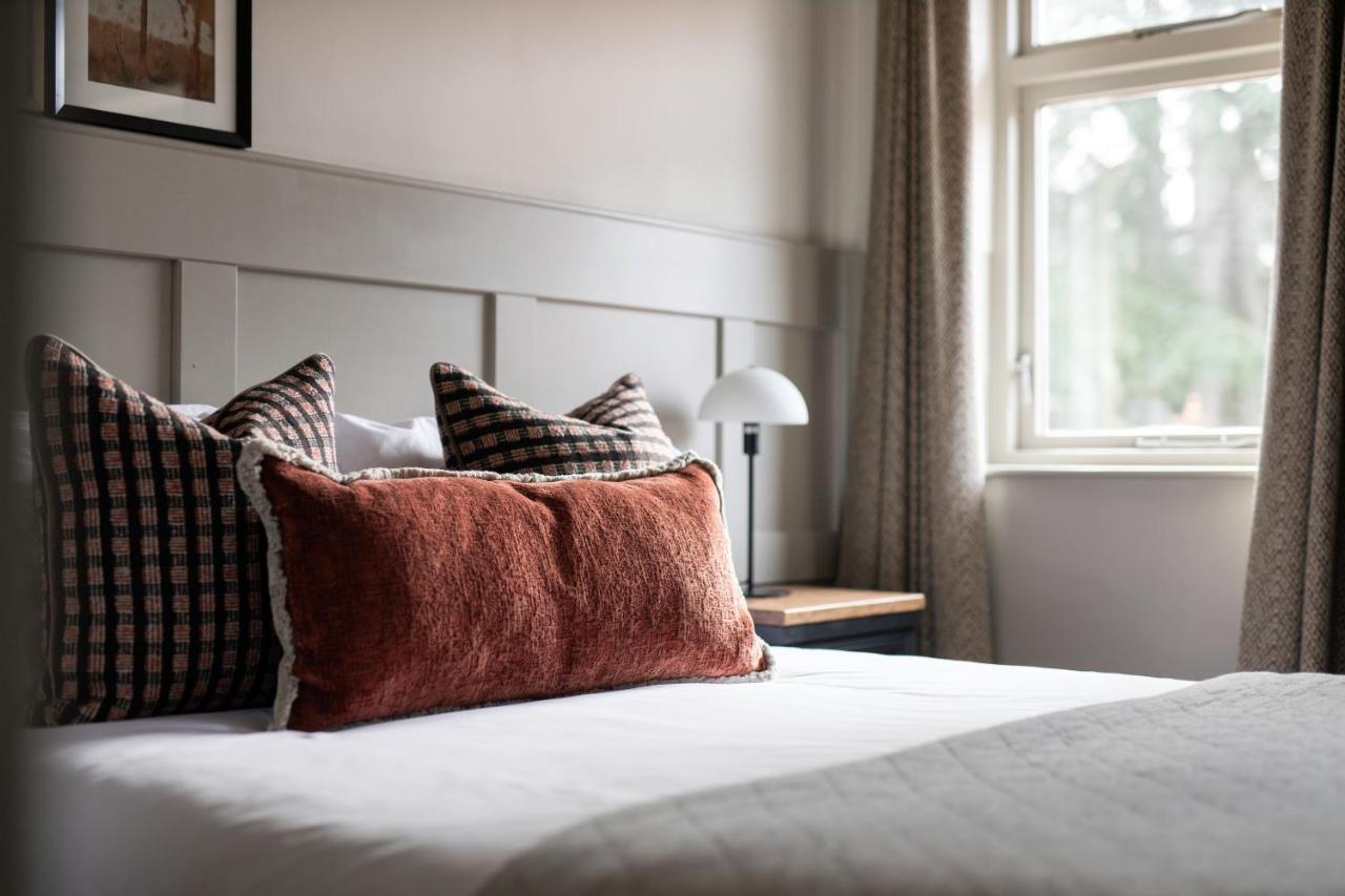 Worplesdon Place Hotel Guildford Eksteriør billede