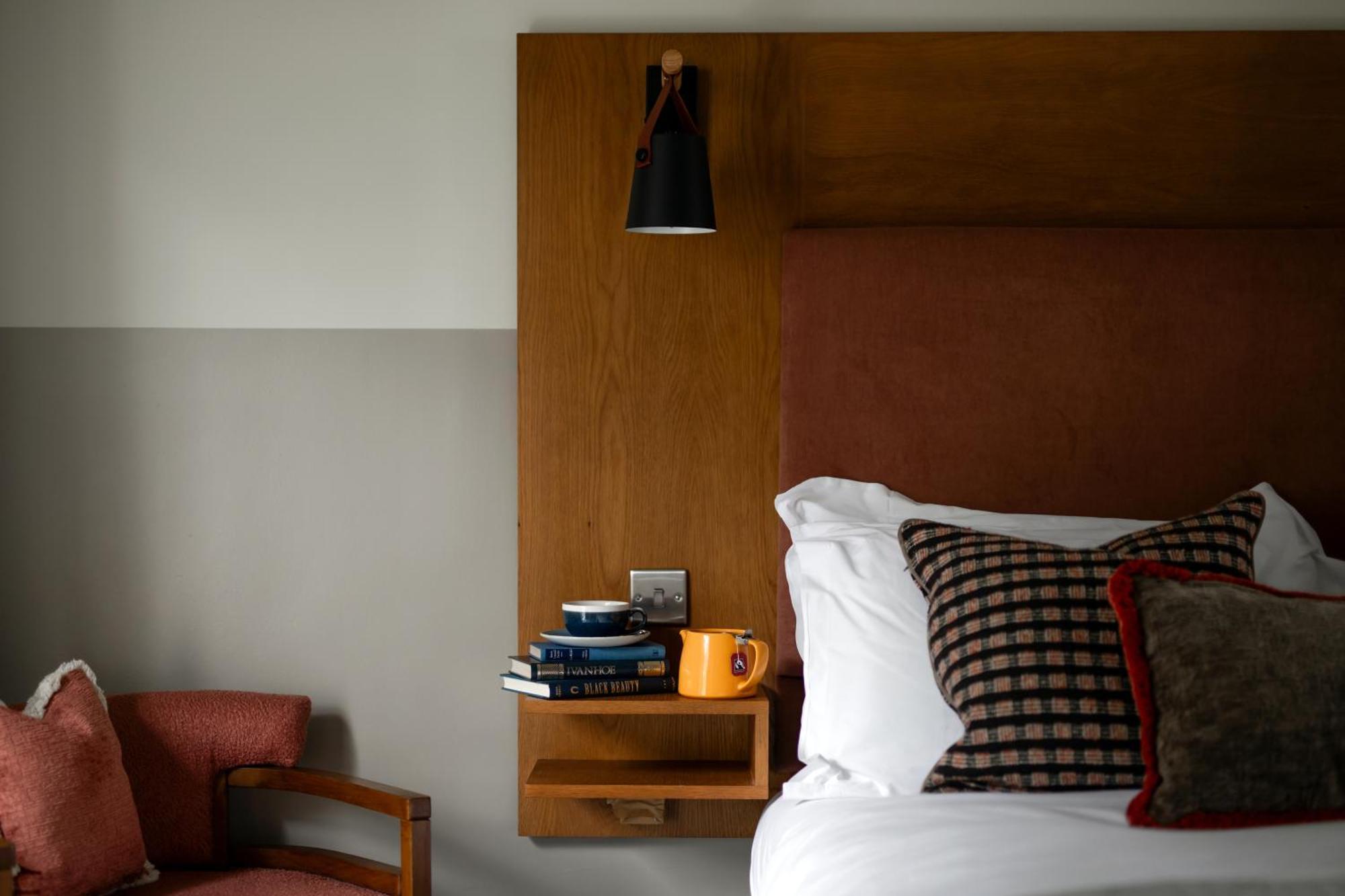 Worplesdon Place Hotel Guildford Eksteriør billede