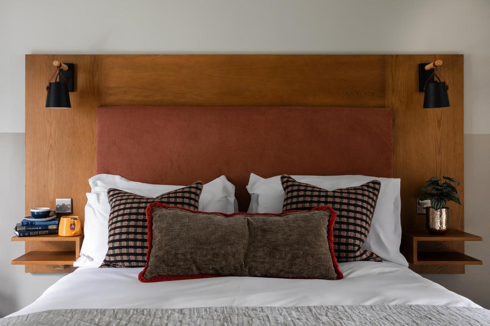 Worplesdon Place Hotel Guildford Eksteriør billede