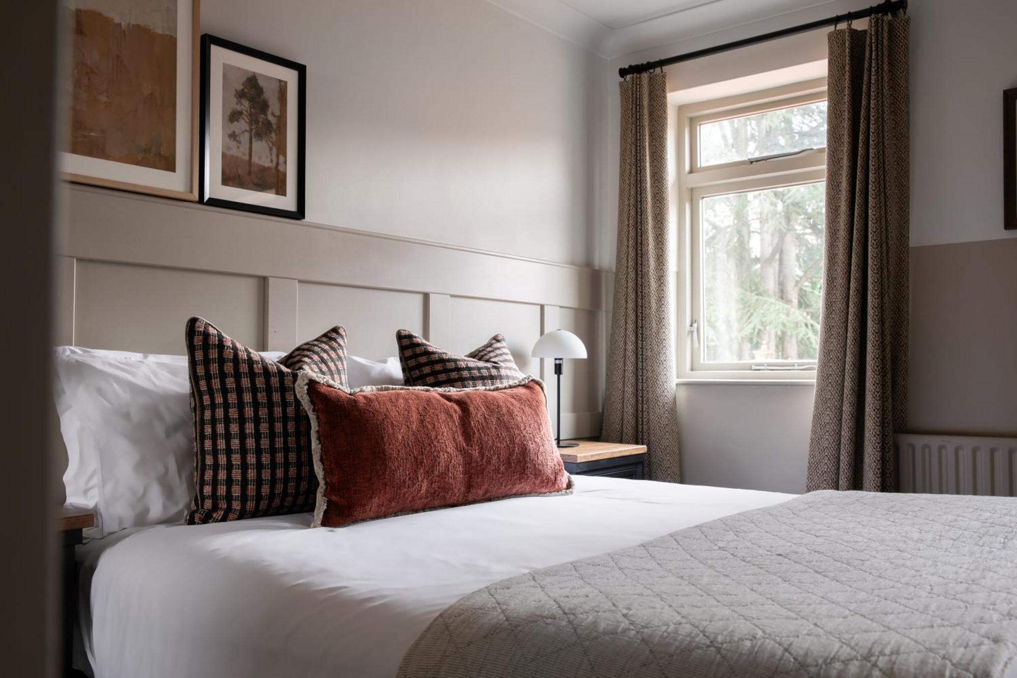 Worplesdon Place Hotel Guildford Eksteriør billede