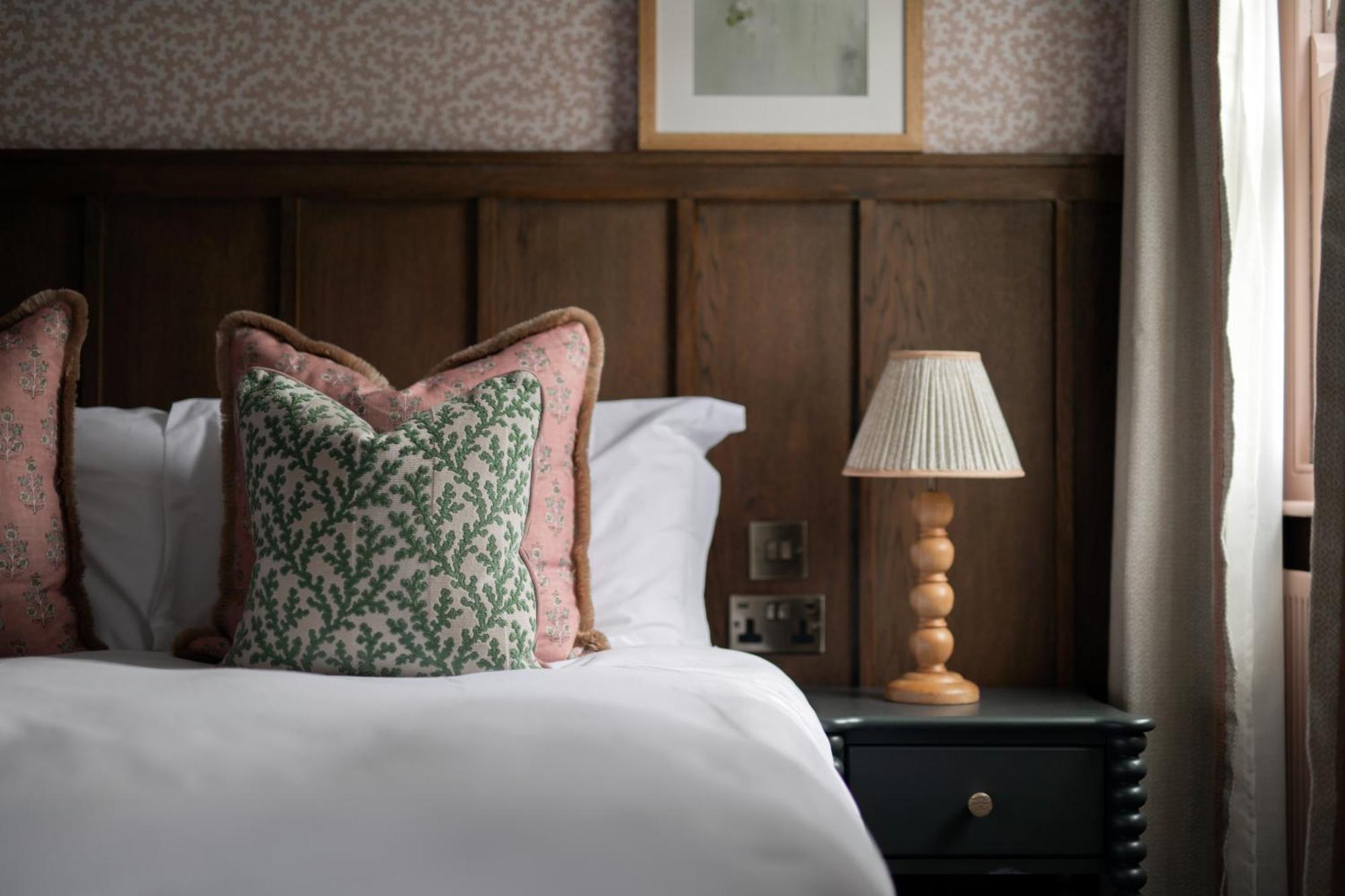Worplesdon Place Hotel Guildford Eksteriør billede