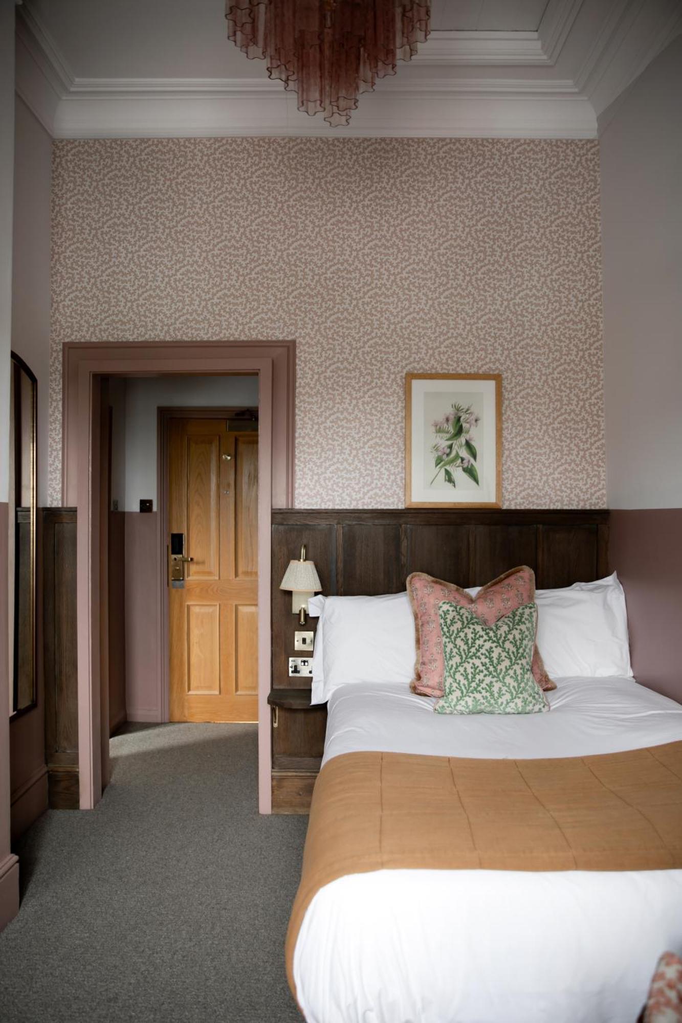 Worplesdon Place Hotel Guildford Eksteriør billede