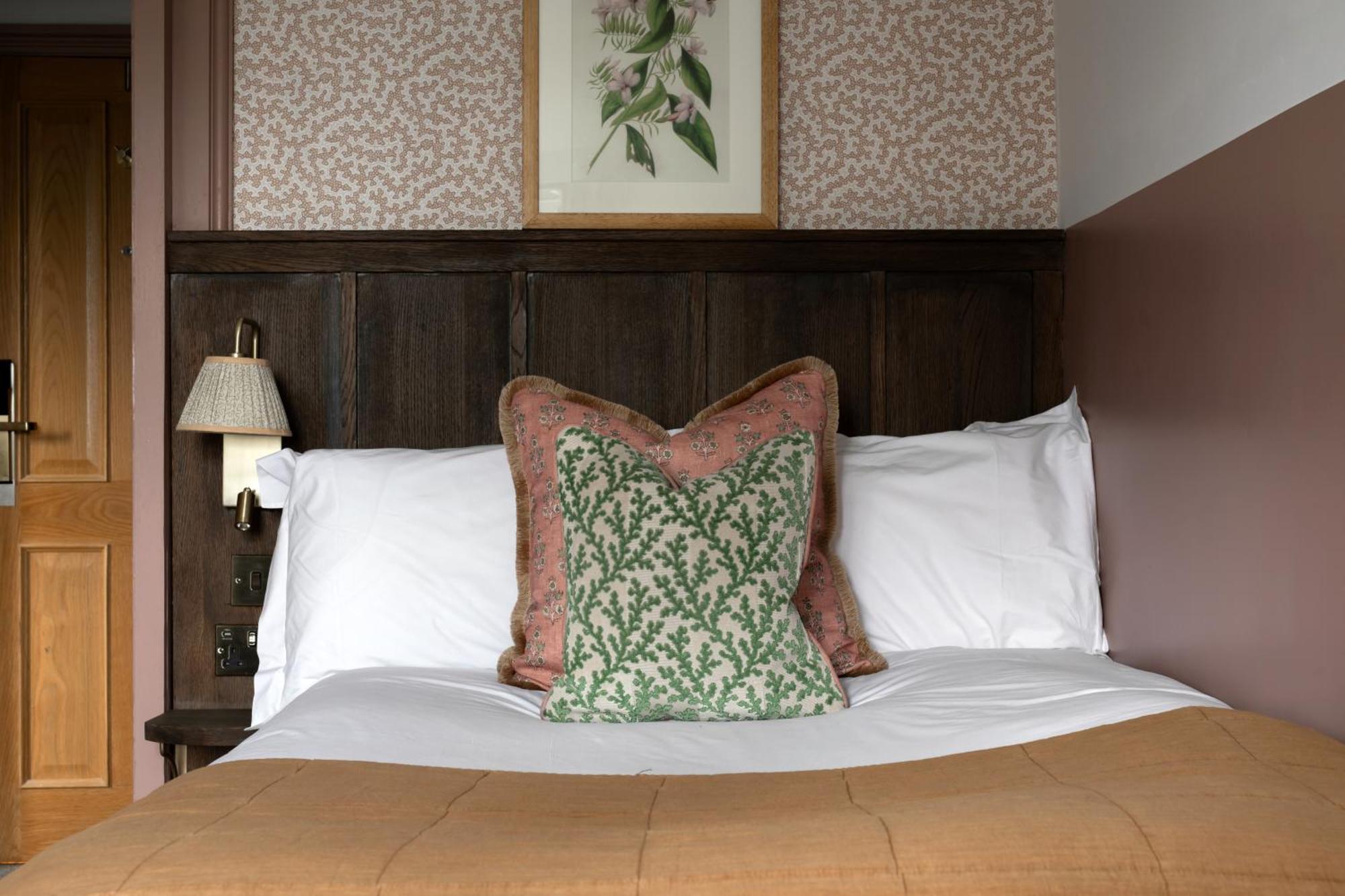 Worplesdon Place Hotel Guildford Eksteriør billede