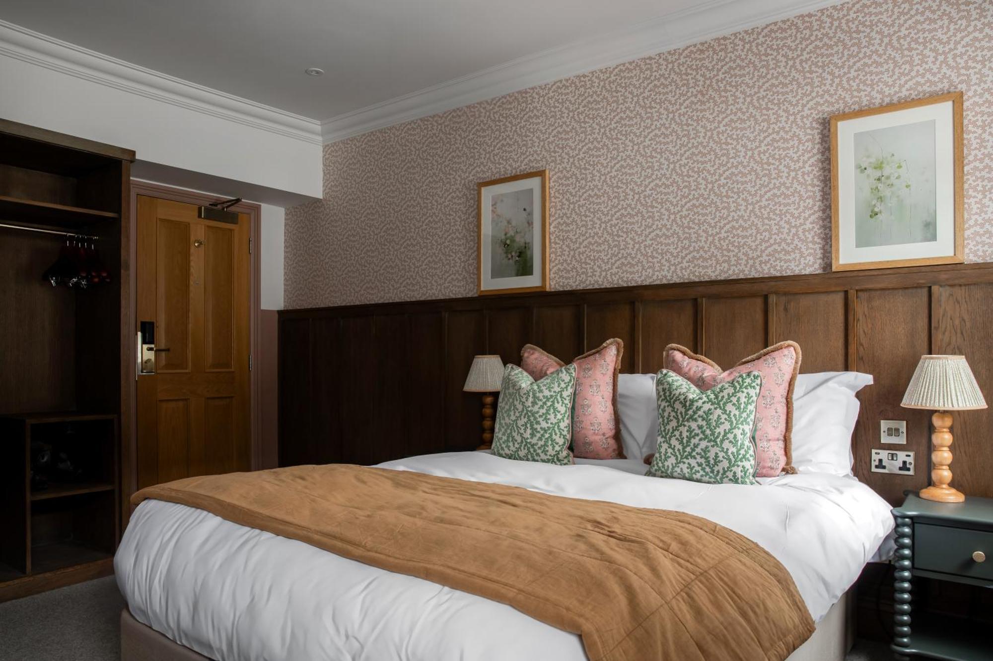 Worplesdon Place Hotel Guildford Eksteriør billede