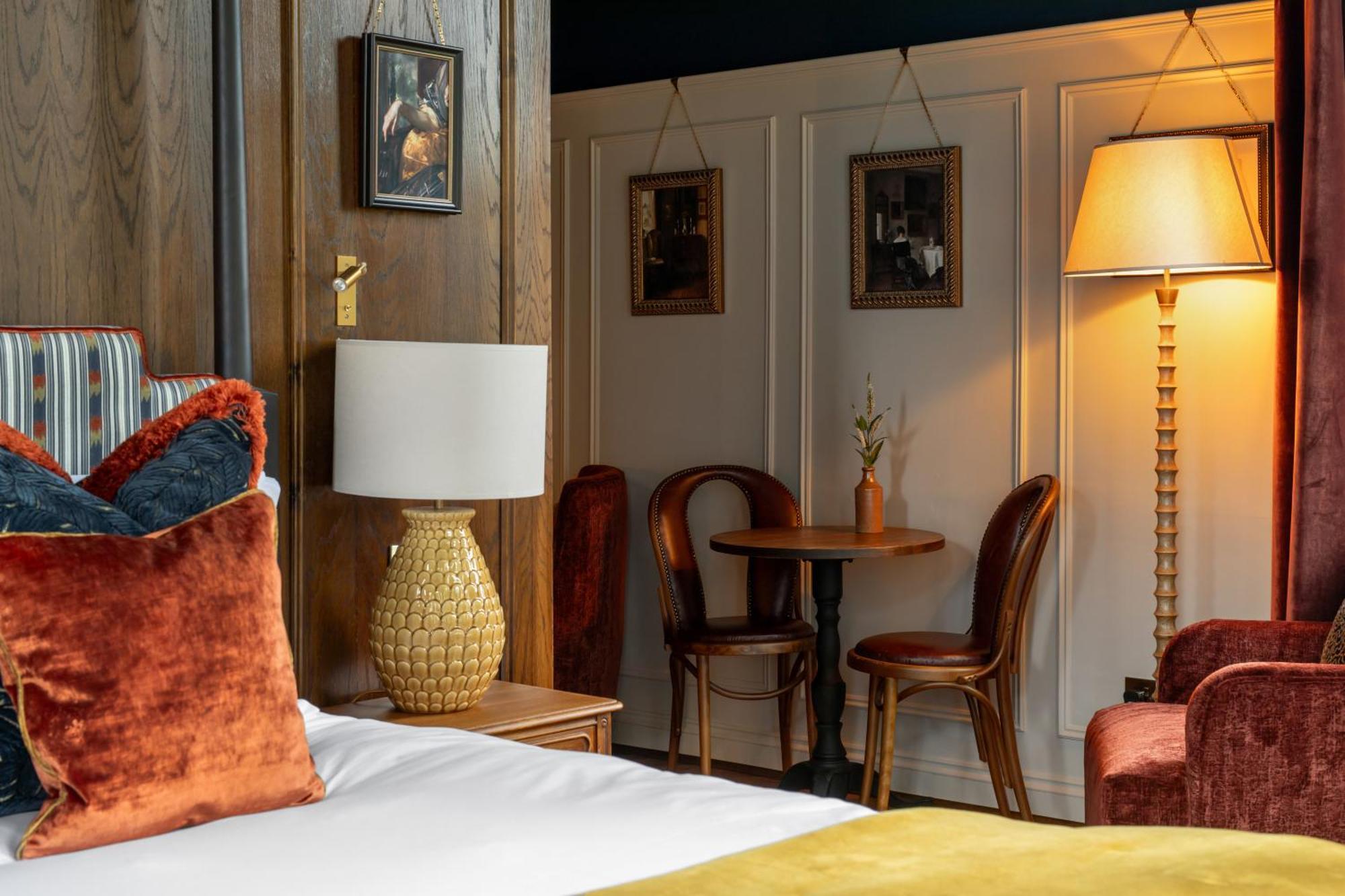 Worplesdon Place Hotel Guildford Eksteriør billede