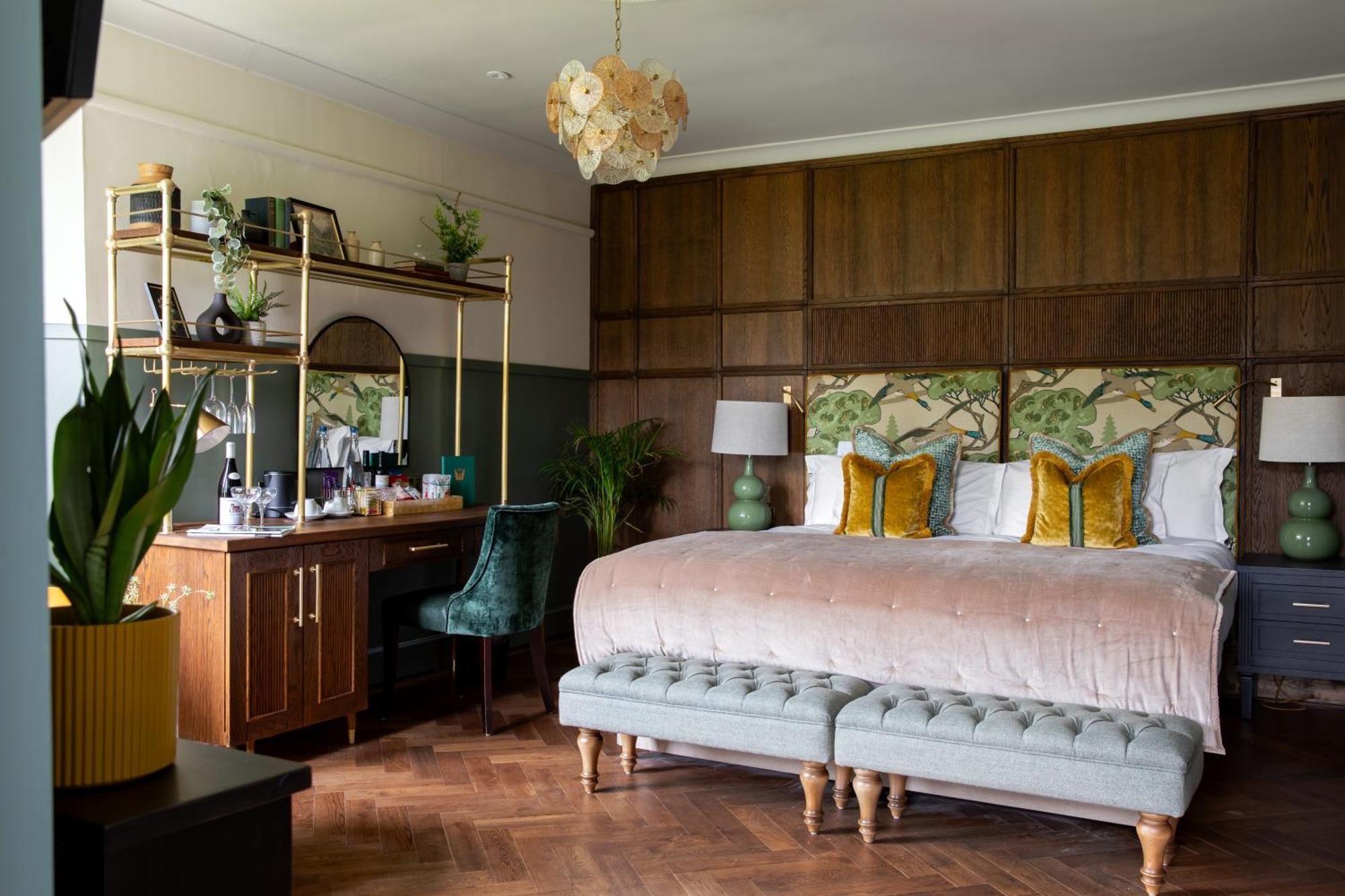 Worplesdon Place Hotel Guildford Eksteriør billede