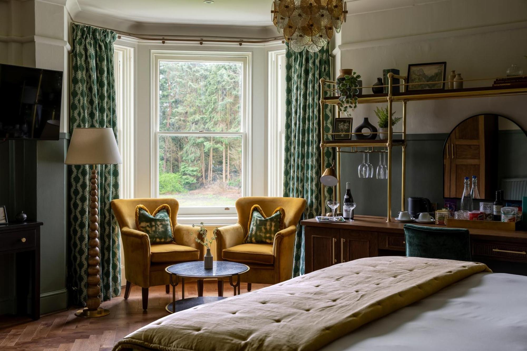 Worplesdon Place Hotel Guildford Eksteriør billede