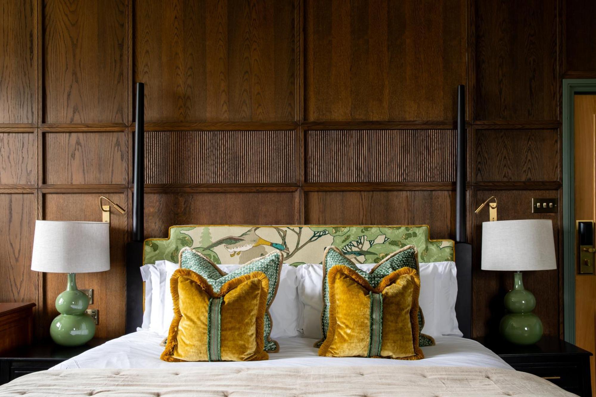 Worplesdon Place Hotel Guildford Eksteriør billede
