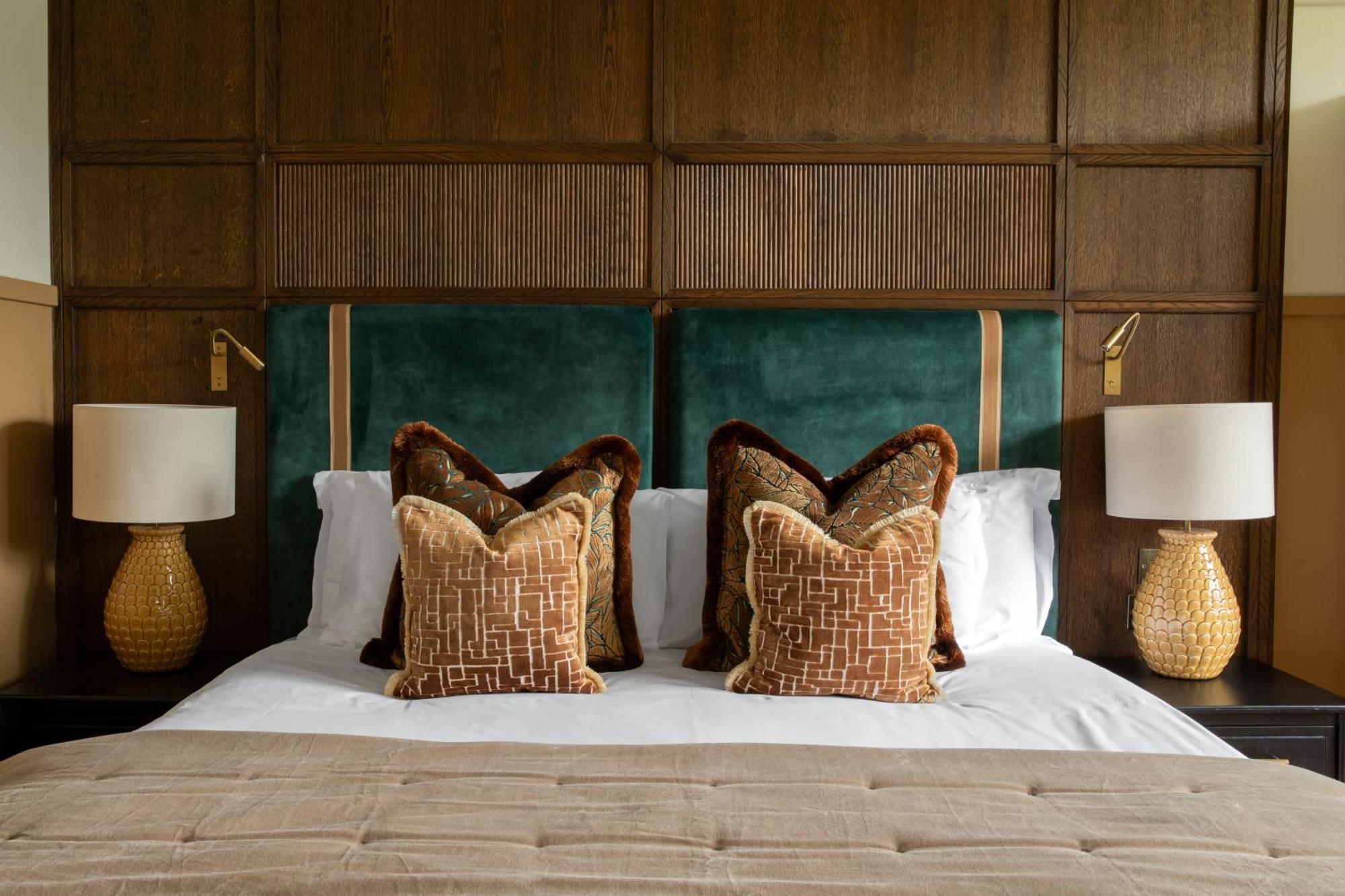 Worplesdon Place Hotel Guildford Eksteriør billede