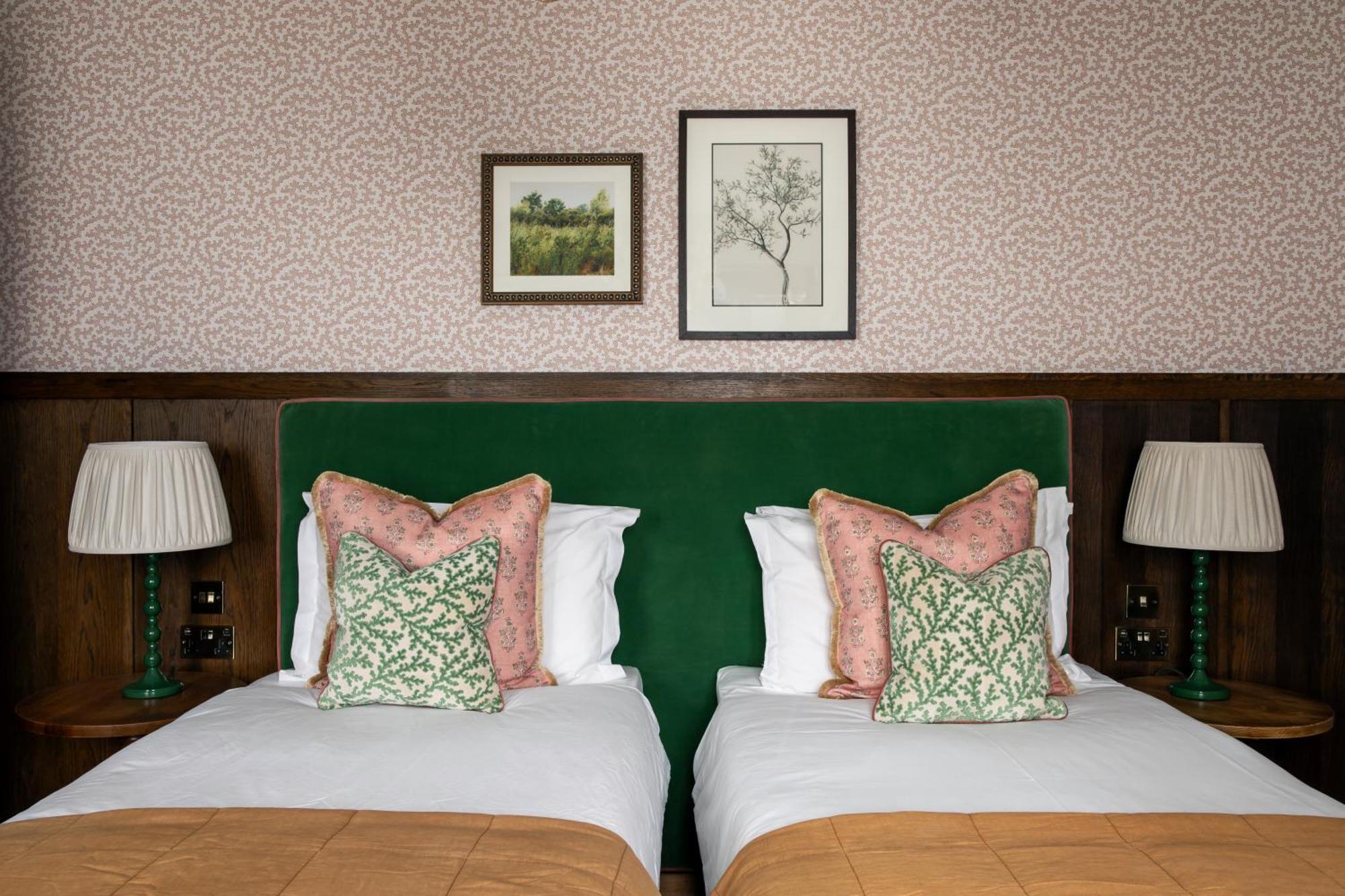 Worplesdon Place Hotel Guildford Eksteriør billede