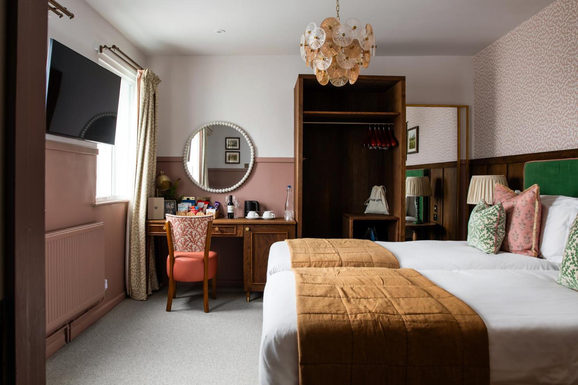 Worplesdon Place Hotel Guildford Eksteriør billede