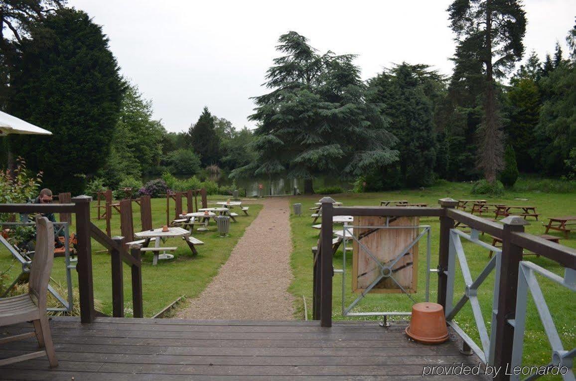 Worplesdon Place Hotel Guildford Eksteriør billede